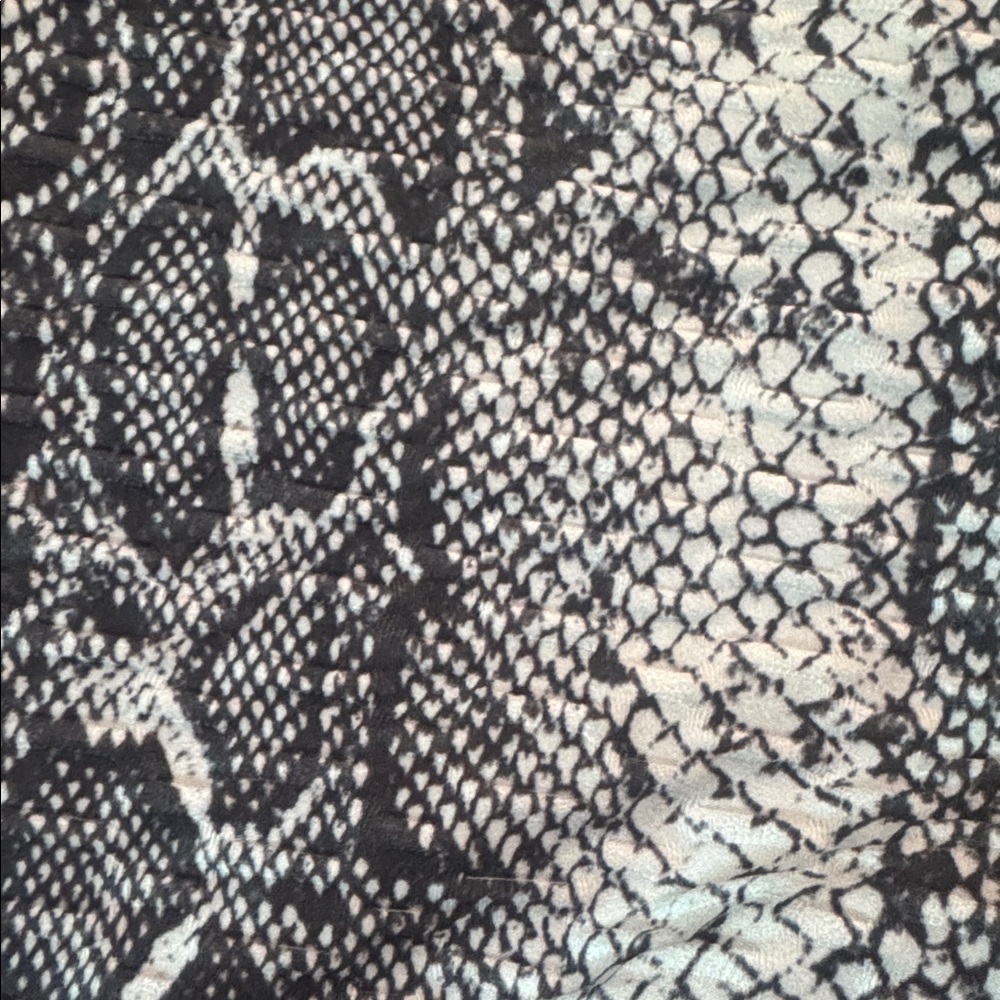 Boutique Women’s 3xl Snake Print Leggings - Grey & White Festival Pants Workout - Picture 4 of 5